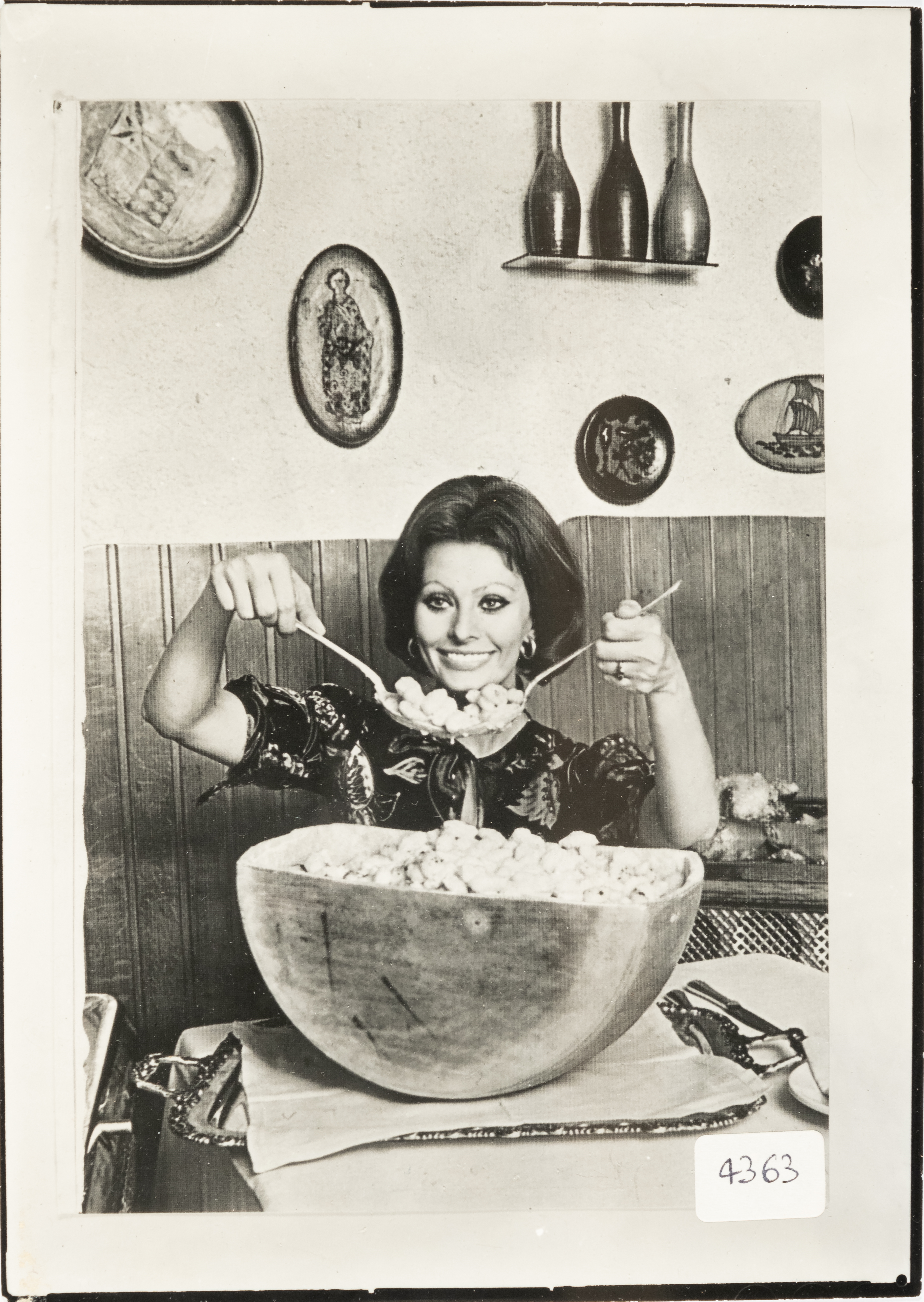 Pubblicità per il Consorzio del Parmiggiano Reggiano con Sophia Loren.